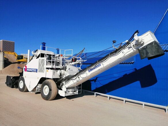 Перегружатель RoadTec Shuttle Buggy, на котором проведено отключение мочевины AdBlue